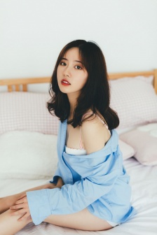 男人女人激烈亲吻视频